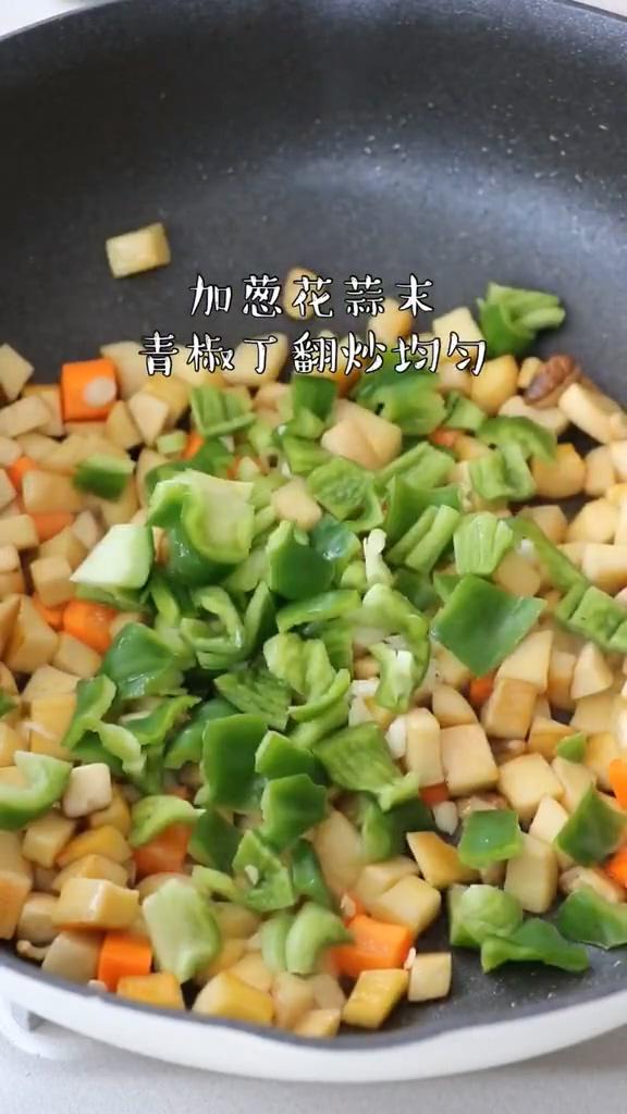黑椒雞丁杏鮑菇的做法-家常味炒菜譜-易網健康養生網 黑椒雞丁杏鮑菇的做法-家常味炒菜譜