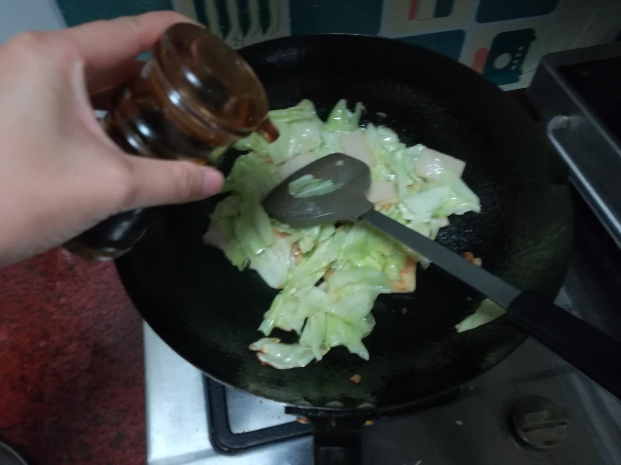 魚豆腐炒包菜的做法-家常味炒菜譜