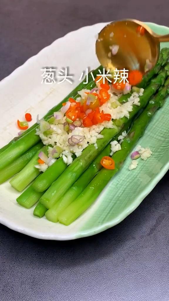 白灼蘆筍的做法-家常味煮菜譜