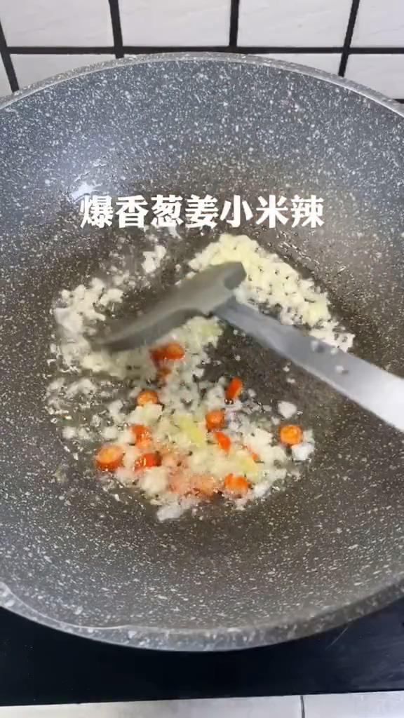 油燜大蝦的做法-家常味燜菜譜