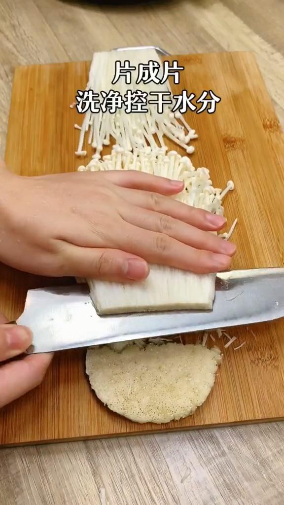 酥炸金針菇的做法-家常味炸菜譜-易網<a href=http://m.henggaotouzi.com/ target=_blank class=infotextkey>健康養生</a>網 酥炸金針菇的做法-家常味炸菜譜