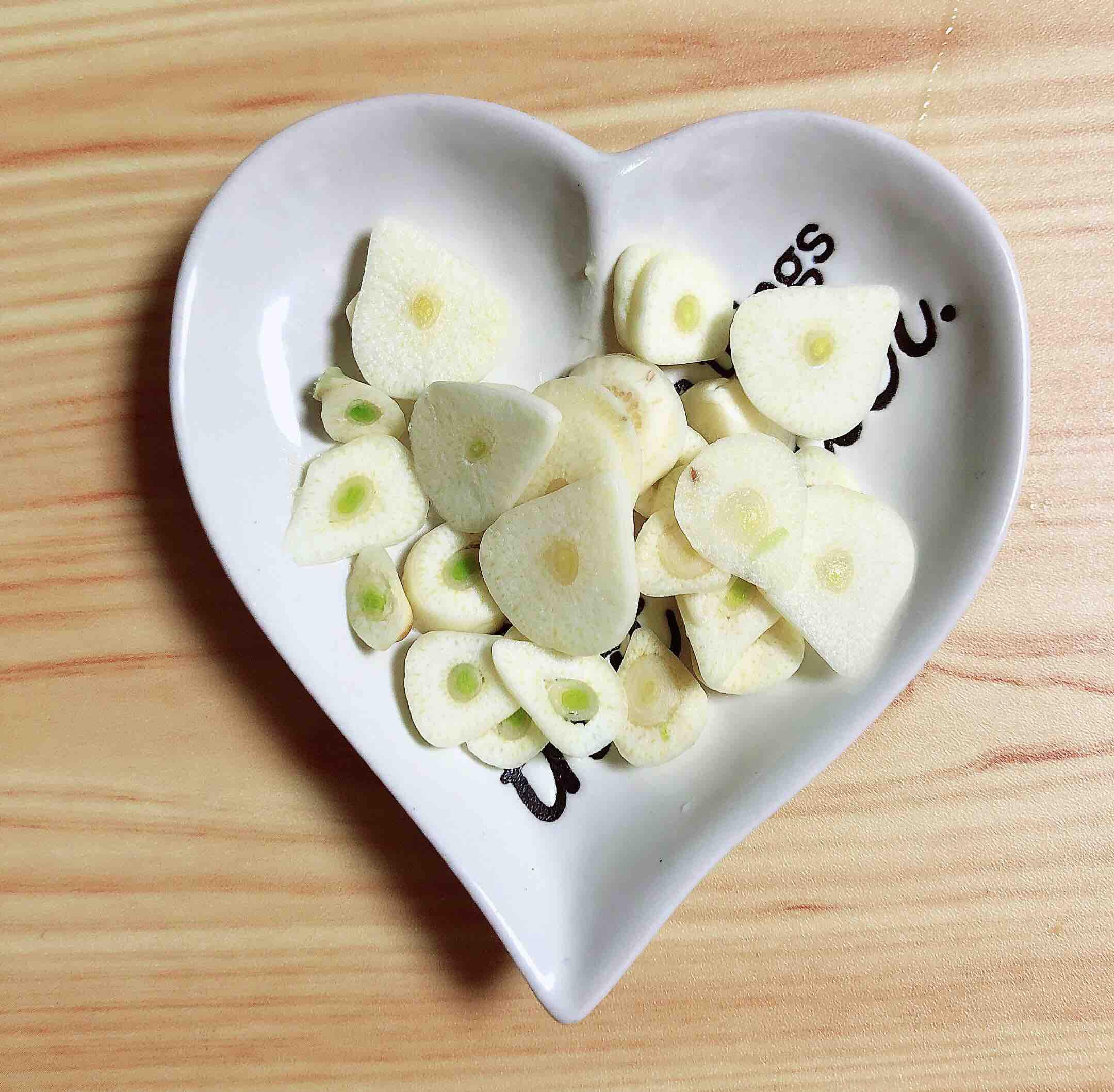 黃油黑椒西葫蘆（快手菜）的做法-黑椒味炒菜譜