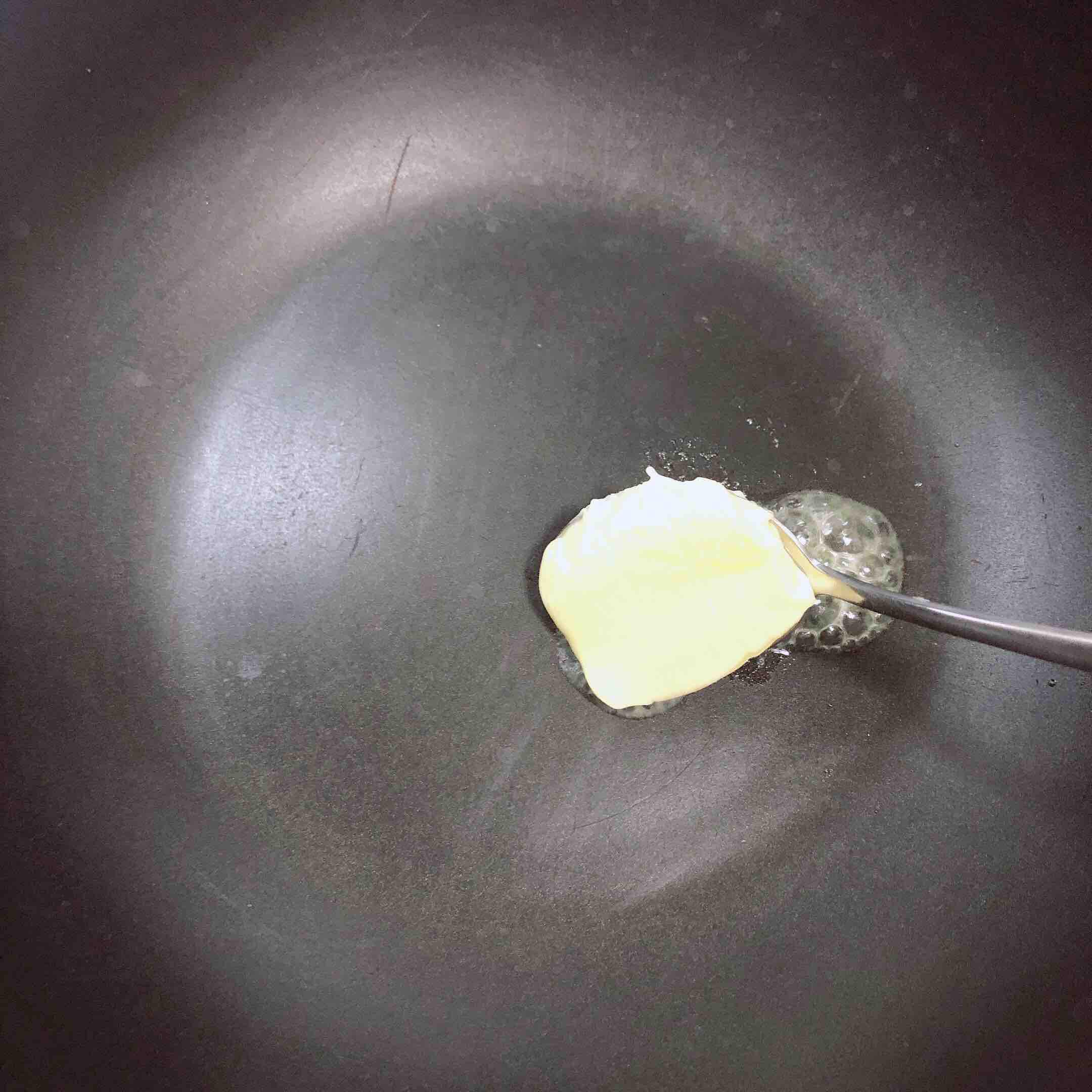 黃油黑椒西葫蘆（快手菜）的做法-黑椒味炒菜譜