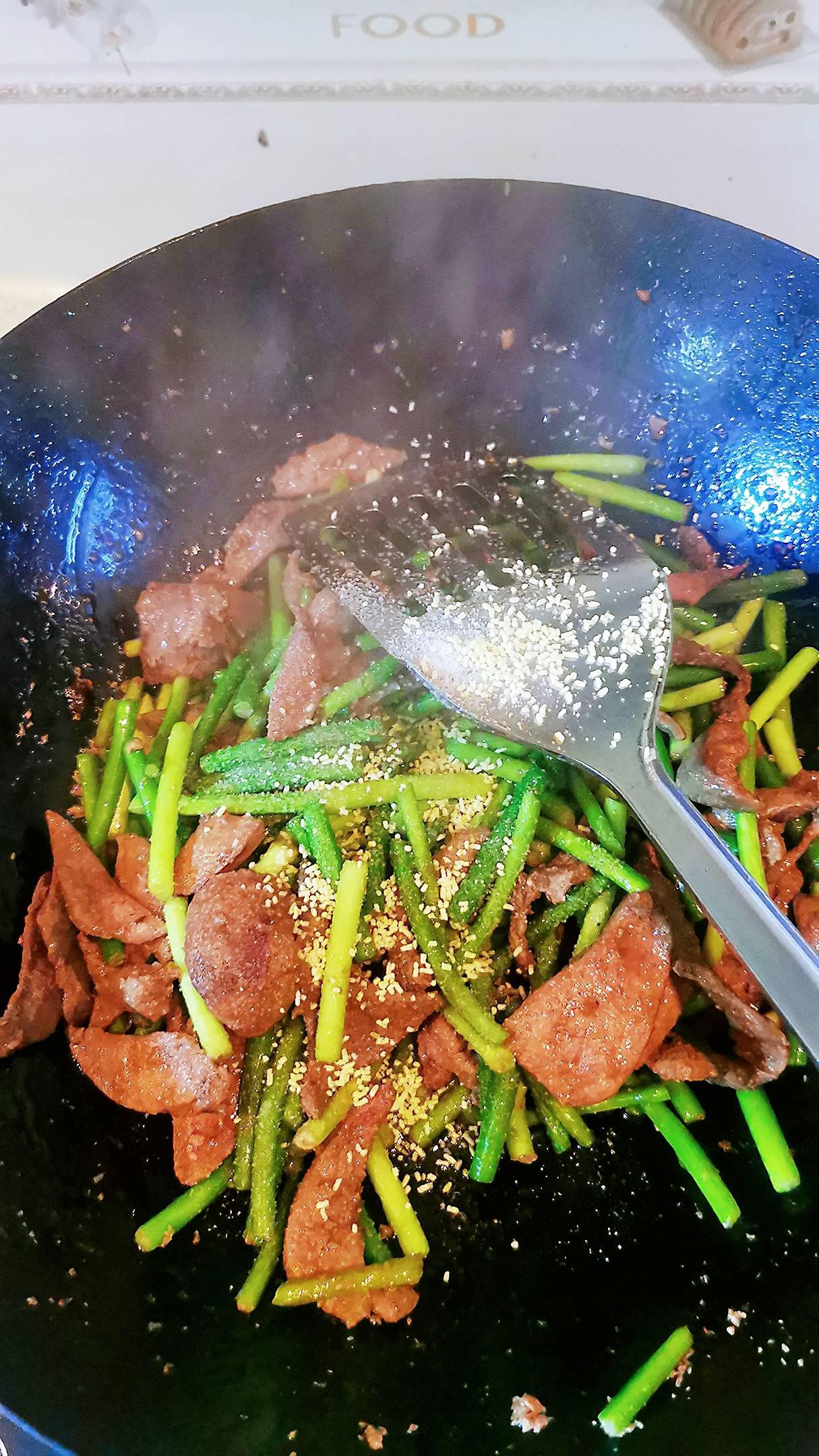 蒜薹炒豬肝的做法-咸鮮味炒菜譜