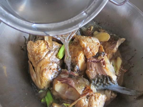 年夜飯一道紅燒魚的做法-家常味燉菜譜