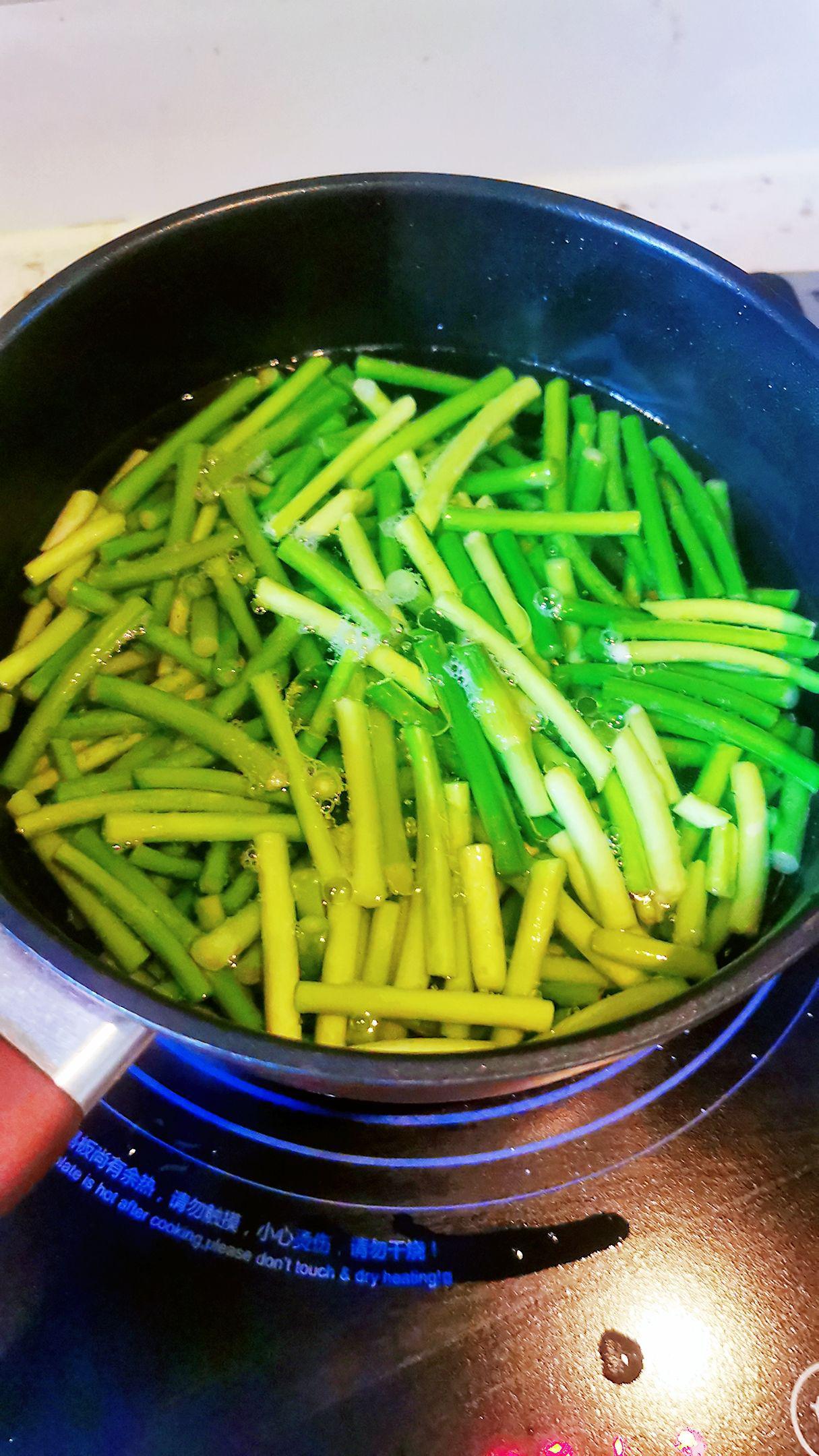 蒜薹炒豬肝的做法-咸鮮味炒菜譜