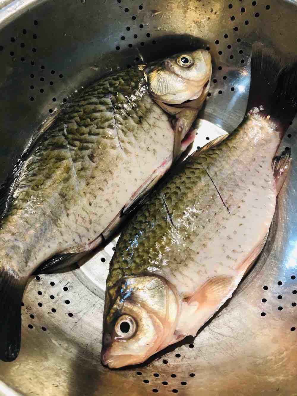 雪菜鯽魚的做法-家常味燒菜譜-易網(wǎng)<a href=http://m.henggaotouzi.com/ target=_blank class=infotextkey>健康養(yǎng)生</a>網(wǎng) 雪菜鯽魚的做法-家常味燒菜譜