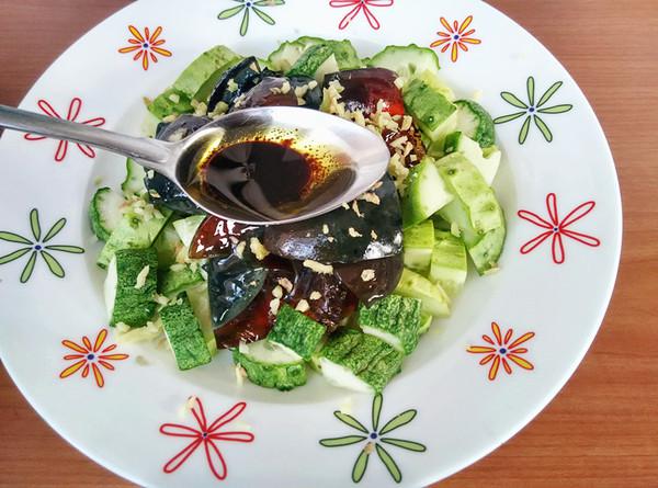 涼拌皮蛋黃瓜的做法-家常味拌菜譜