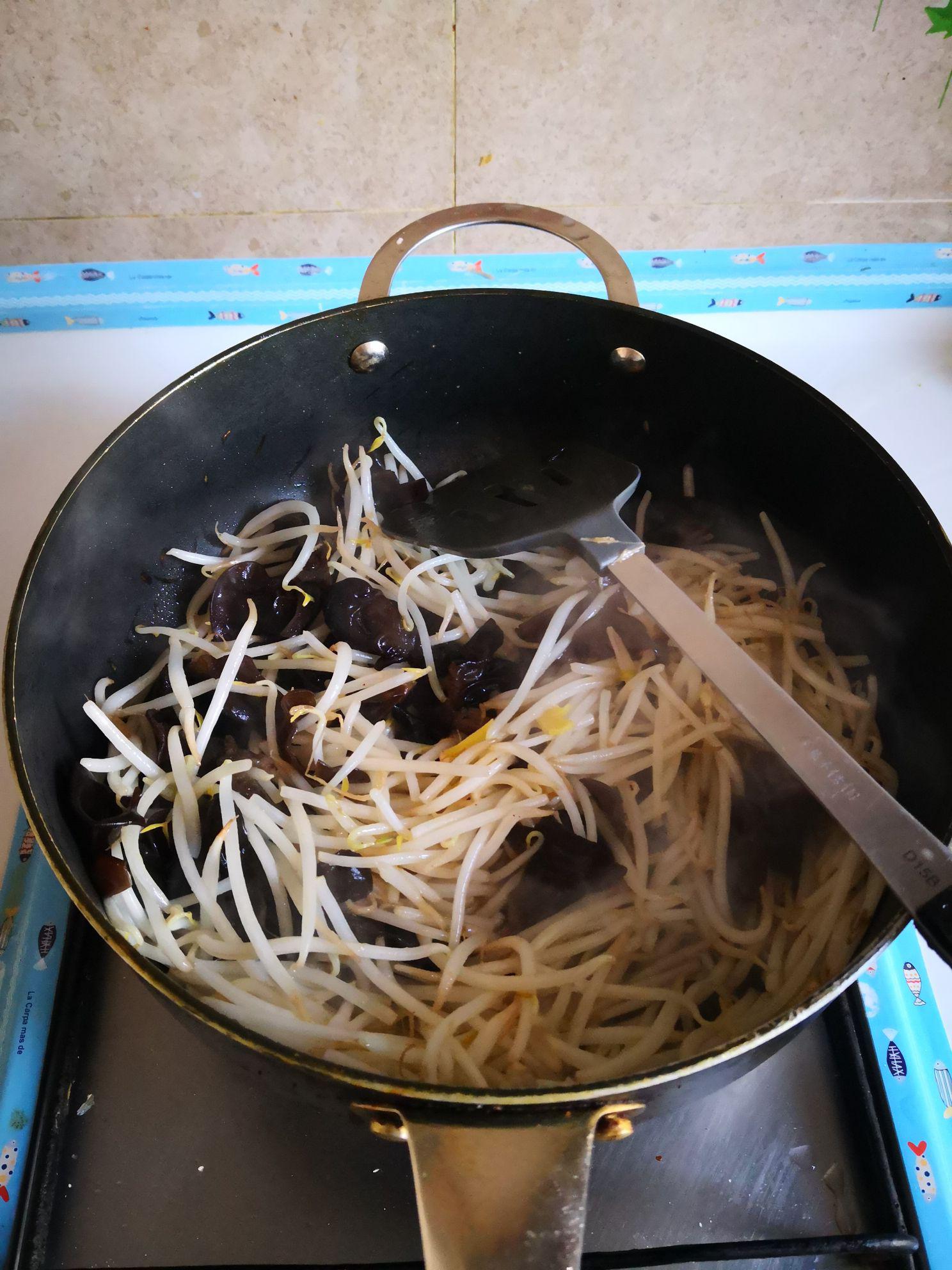 韭菜炒木耳的做法-家常味炒菜譜