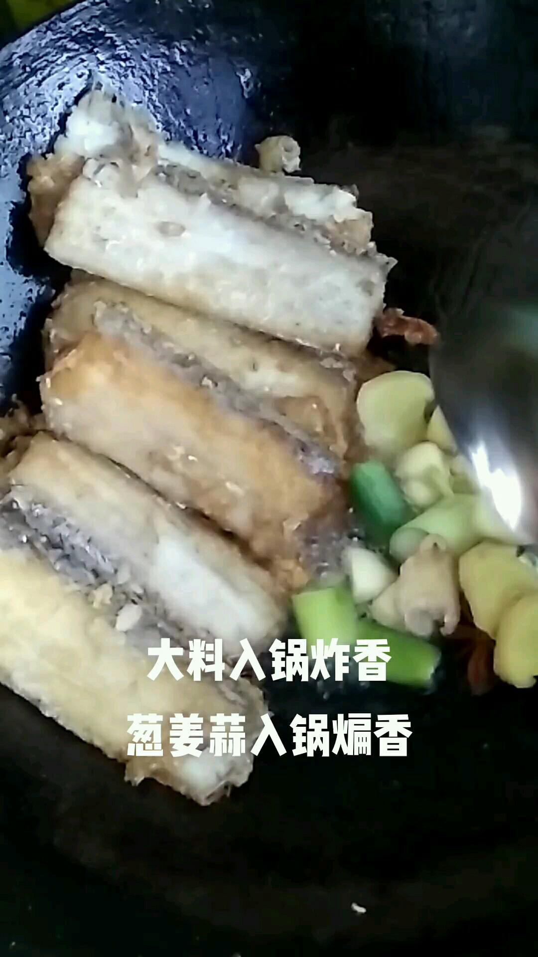 紅燒帶魚杏鮑菇的做法-咸鮮味燒菜譜-易網健康養生網 紅燒帶魚杏鮑菇的做法-咸鮮味燒菜譜