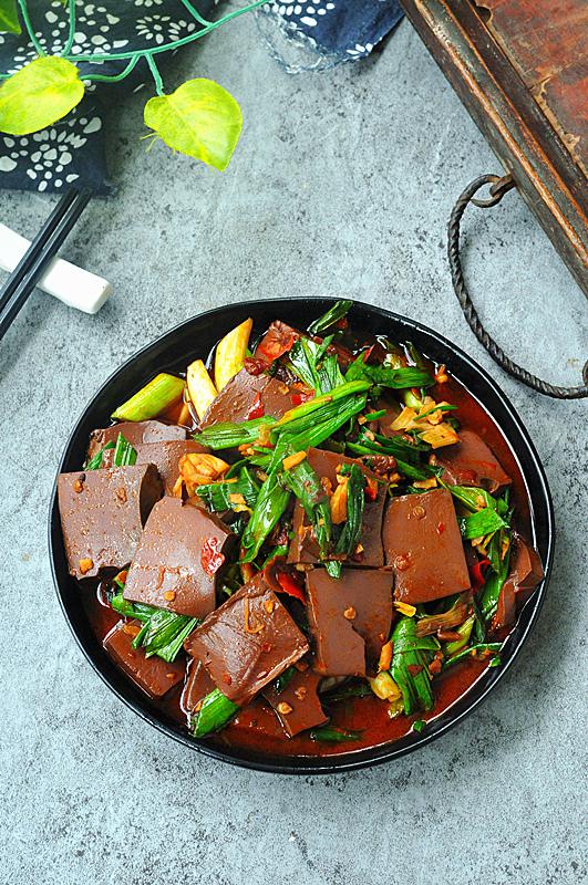 蒜香鴨血的做法-家常味燒菜譜