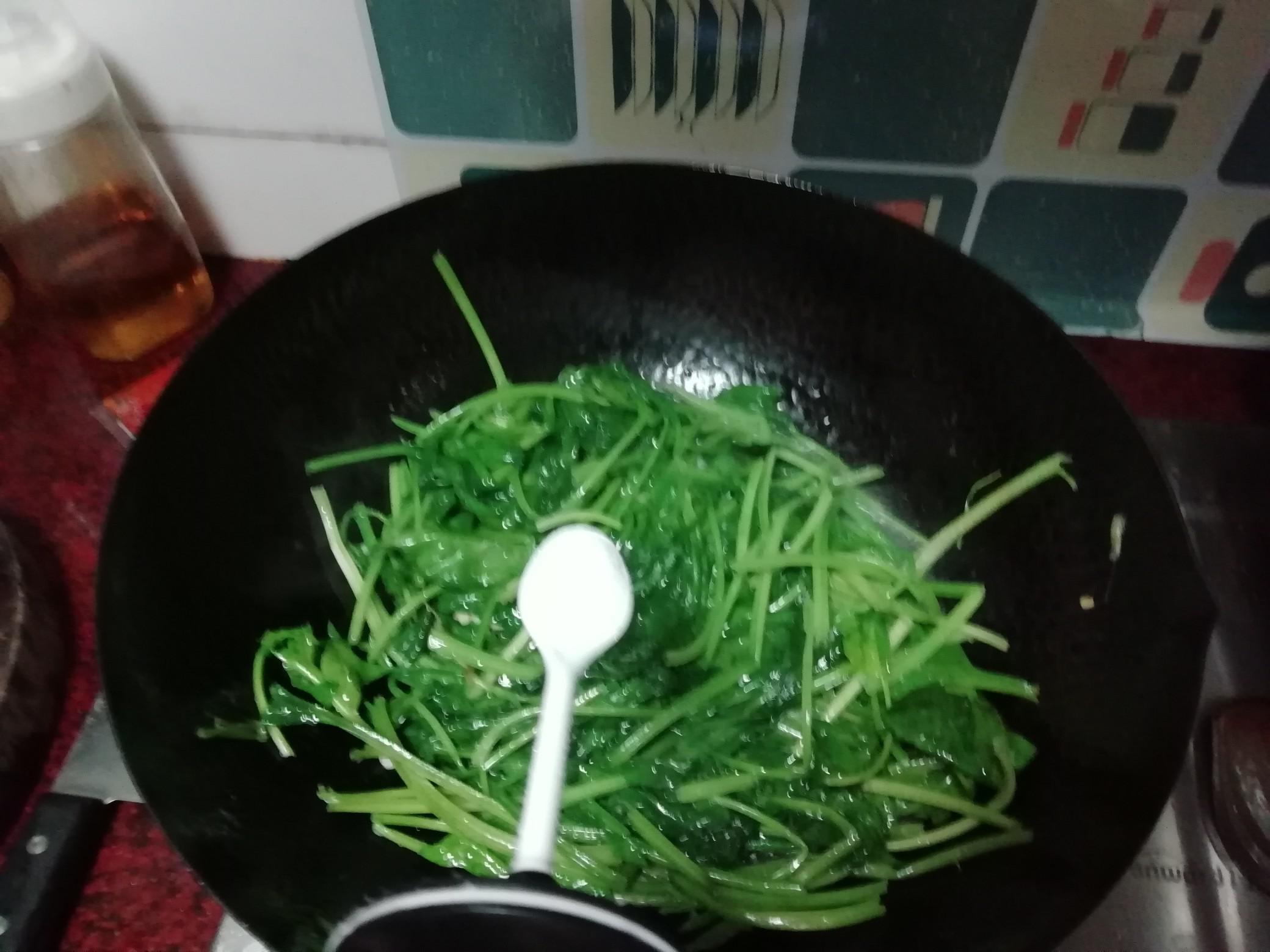 蒜香小菠菜的做法-家常味炒菜譜