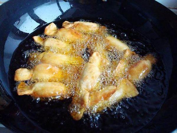 香腸糖果的做法-家常味炸菜譜