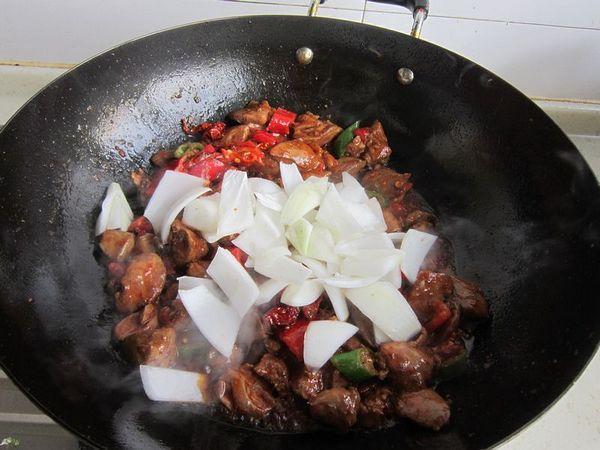 干鍋雞雜的做法-香辣味炒菜譜-易網健康養生網 干鍋雞雜的做法-香辣味炒菜譜