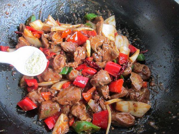 干鍋雞雜的做法-香辣味炒菜譜-易網健康養生網 干鍋雞雜的做法-香辣味炒菜譜