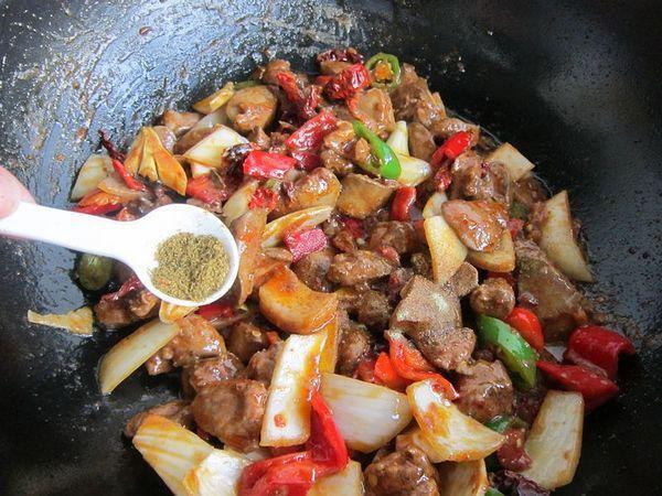 干鍋雞雜的做法-香辣味炒菜譜-易網健康養生網 干鍋雞雜的做法-香辣味炒菜譜