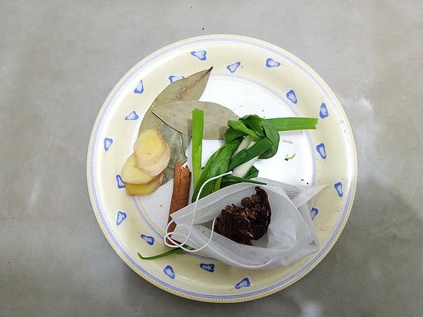 招財肘子的做法-其它口味燉菜譜