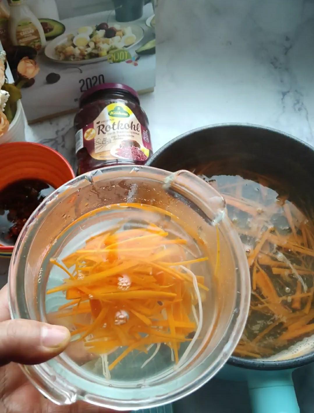 腌紅椰菜金針菇的做法-酸辣味拌菜譜