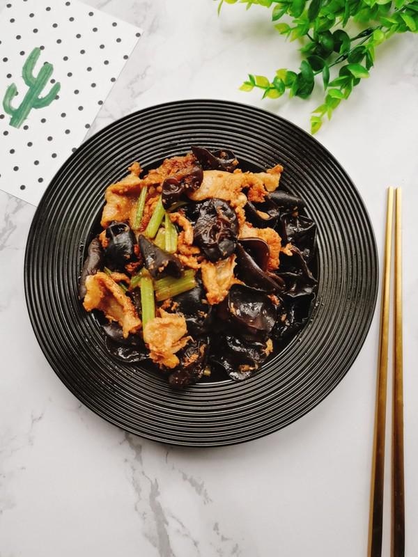 木耳芹菜炒肉的做法-咸鮮味炒菜譜