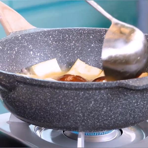 戴軍下廚做湯小調壽喜鍋,超鮮的做法-咸鮮味煮菜譜