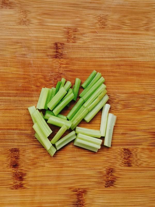 木耳芹菜炒肉的做法-咸鮮味炒菜譜