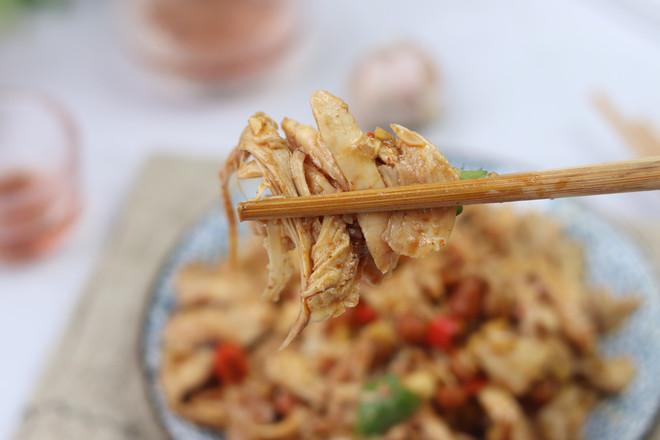 涼拌手撕雞腿肉的做法-家常味拌菜譜