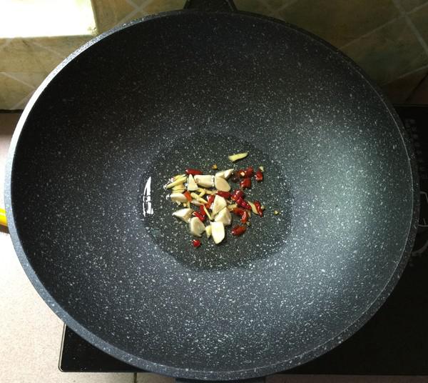 香菇熗卷心菜的做法-家常味炒菜譜-易網健康養生網 香菇熗卷心菜的做法-家常味炒菜譜