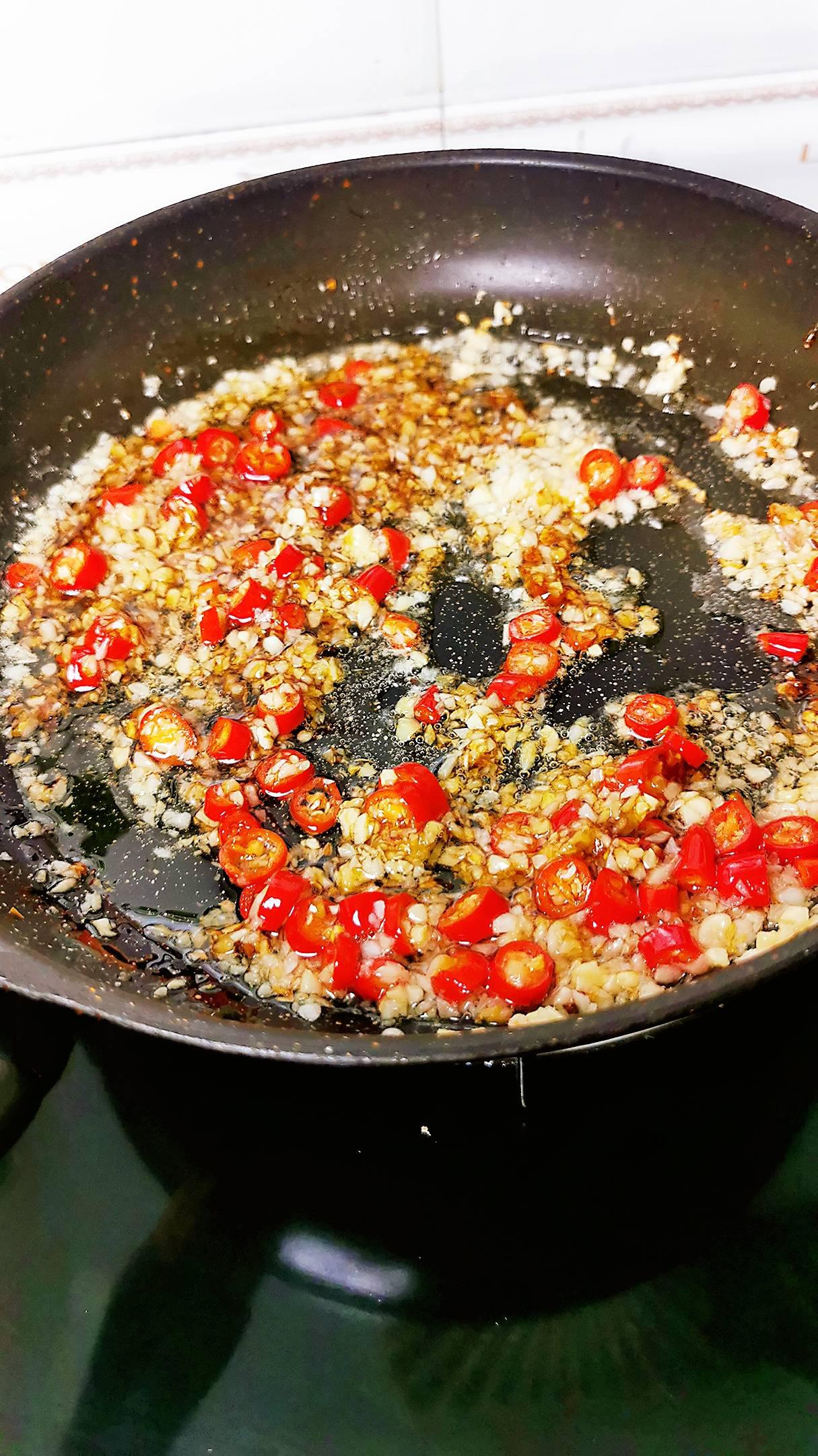 蒜蓉粉絲蒸蝦的做法-香辣味蒸菜譜