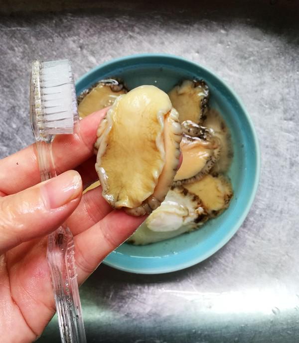 金銀蒜蒸鮑魚(yú)的做法-蒜香味蒸菜譜