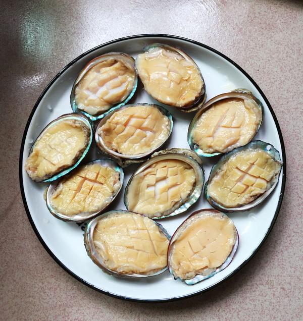 金銀蒜蒸鮑魚(yú)的做法-蒜香味蒸菜譜