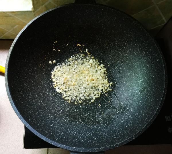 金銀蒜蒸鮑魚(yú)的做法-蒜香味蒸菜譜