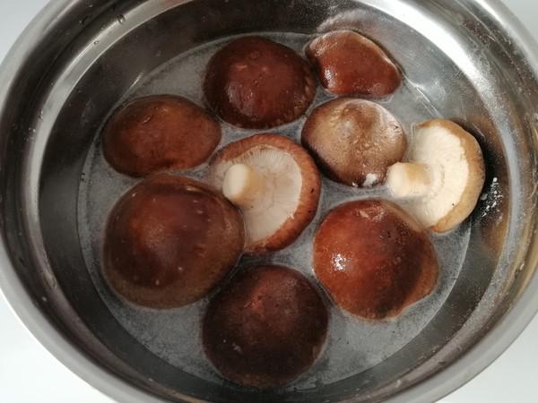 香菇炒荷蘭豆的做法-家常味炒菜譜