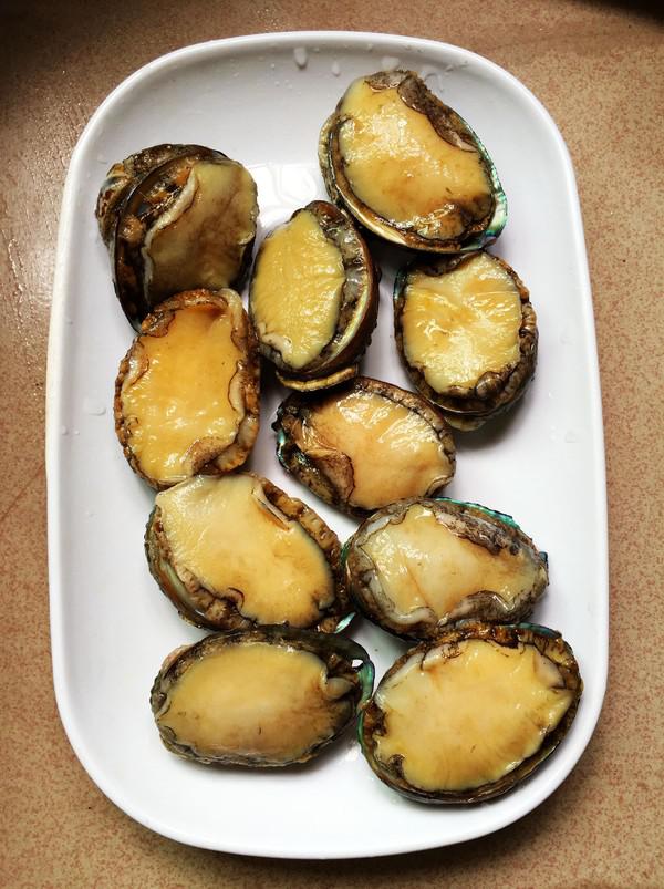 金銀蒜蒸鮑魚(yú)的做法-蒜香味蒸菜譜