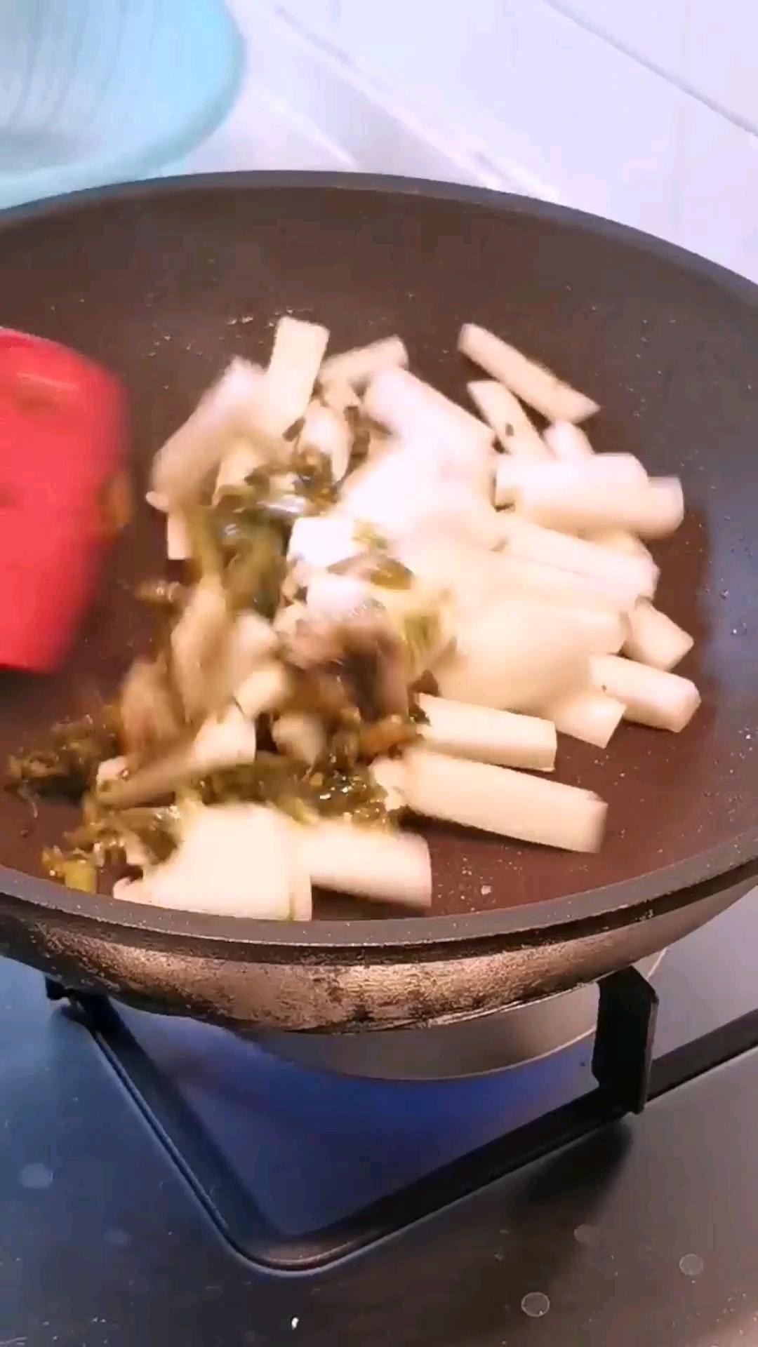 雪菜肉絲炒年糕的做法-家常味炒菜譜