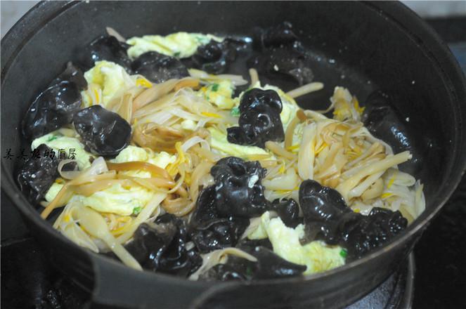 黃花木耳炒蛋的做法-家常味炒菜譜