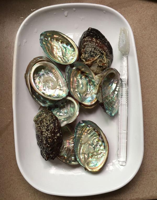 金銀蒜蒸鮑魚(yú)的做法-蒜香味蒸菜譜