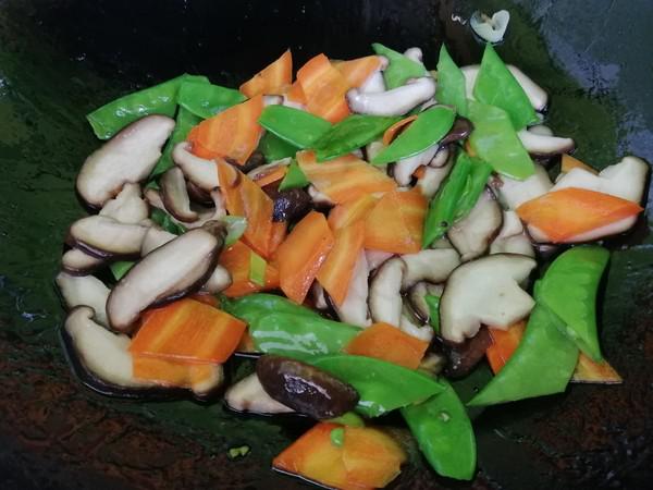 香菇炒荷蘭豆的做法-家常味炒菜譜