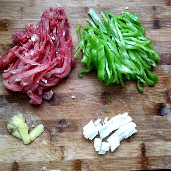 青椒炒肉絲的做法-家常味炒菜譜