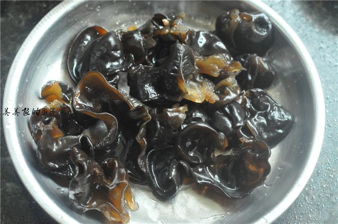 黃花木耳炒蛋的做法-家常味炒菜譜