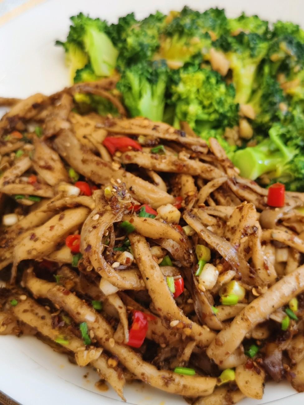 香辣燒烤味手撕杏鮑菇-素食的做法-香辣味炒菜譜