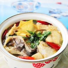 蘑菇燉鯉魚的做法-家常味燉菜譜