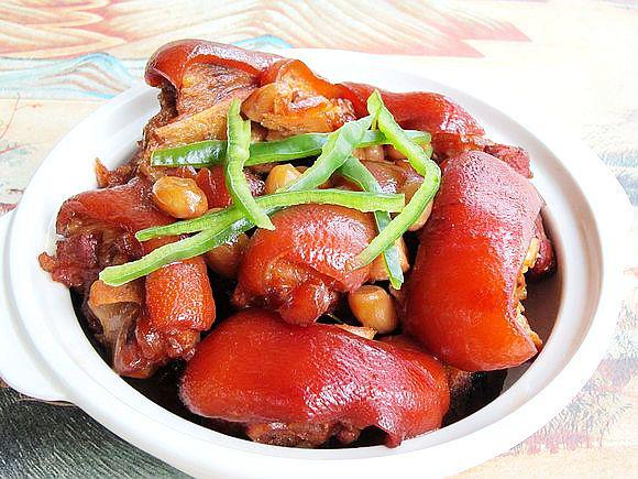 花生紅燒豬蹄的做法-家常味燒菜譜