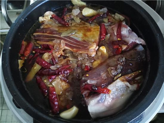 香辣鹵牛肉的做法-香辣味鹵菜譜