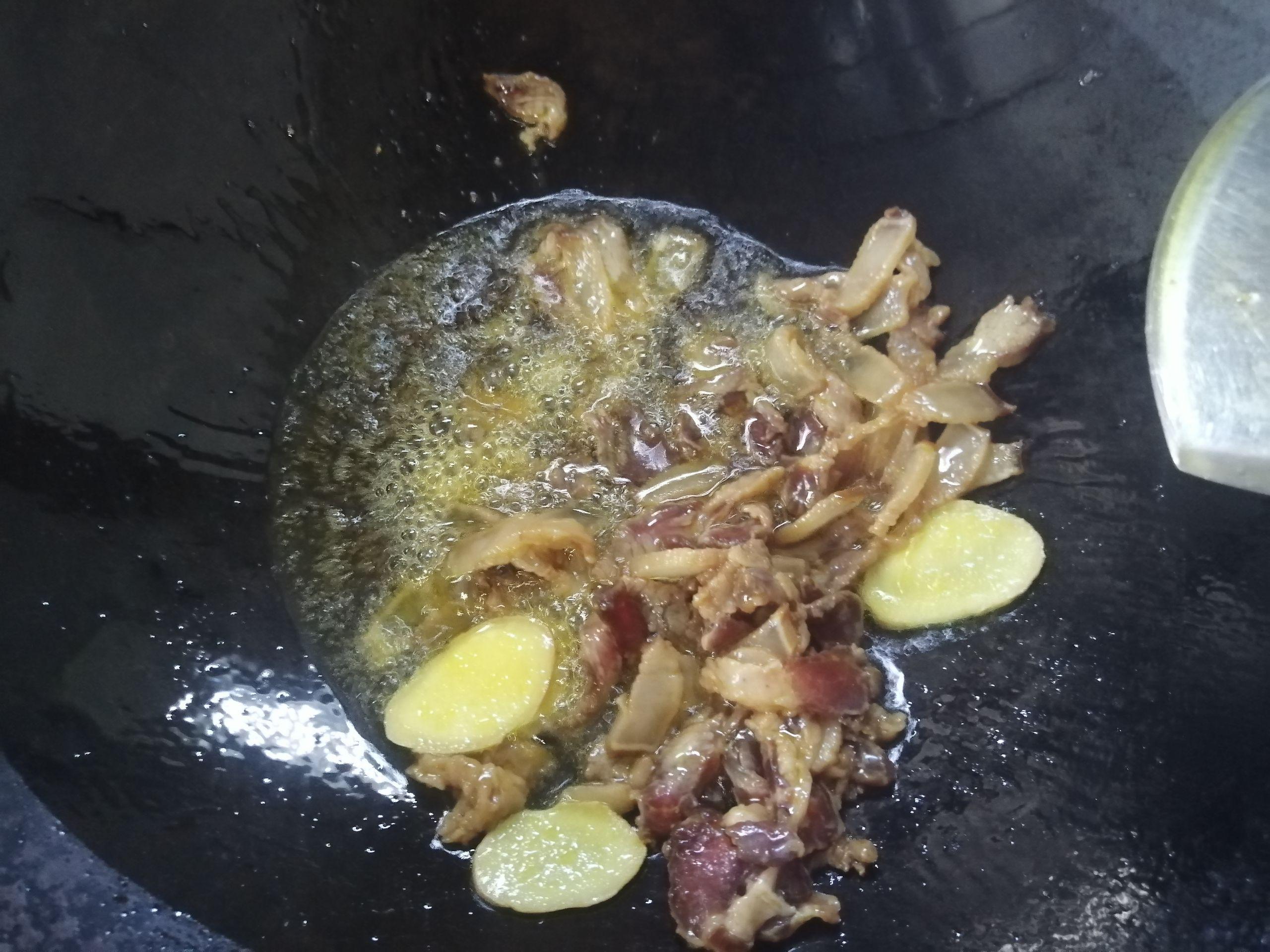 臘肉香菇青菜的做法-家常味炒菜譜-易網健康養生網 臘肉香菇青菜的做法-家常味炒菜譜