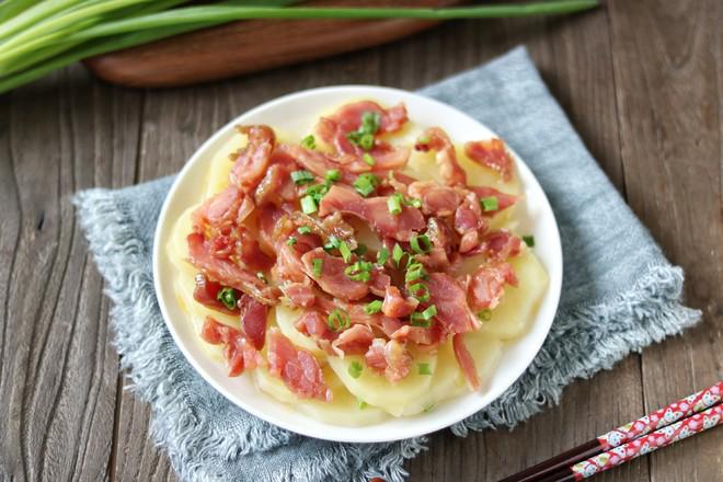 臘雞腿蒸土豆的做法-咸鮮味蒸菜譜