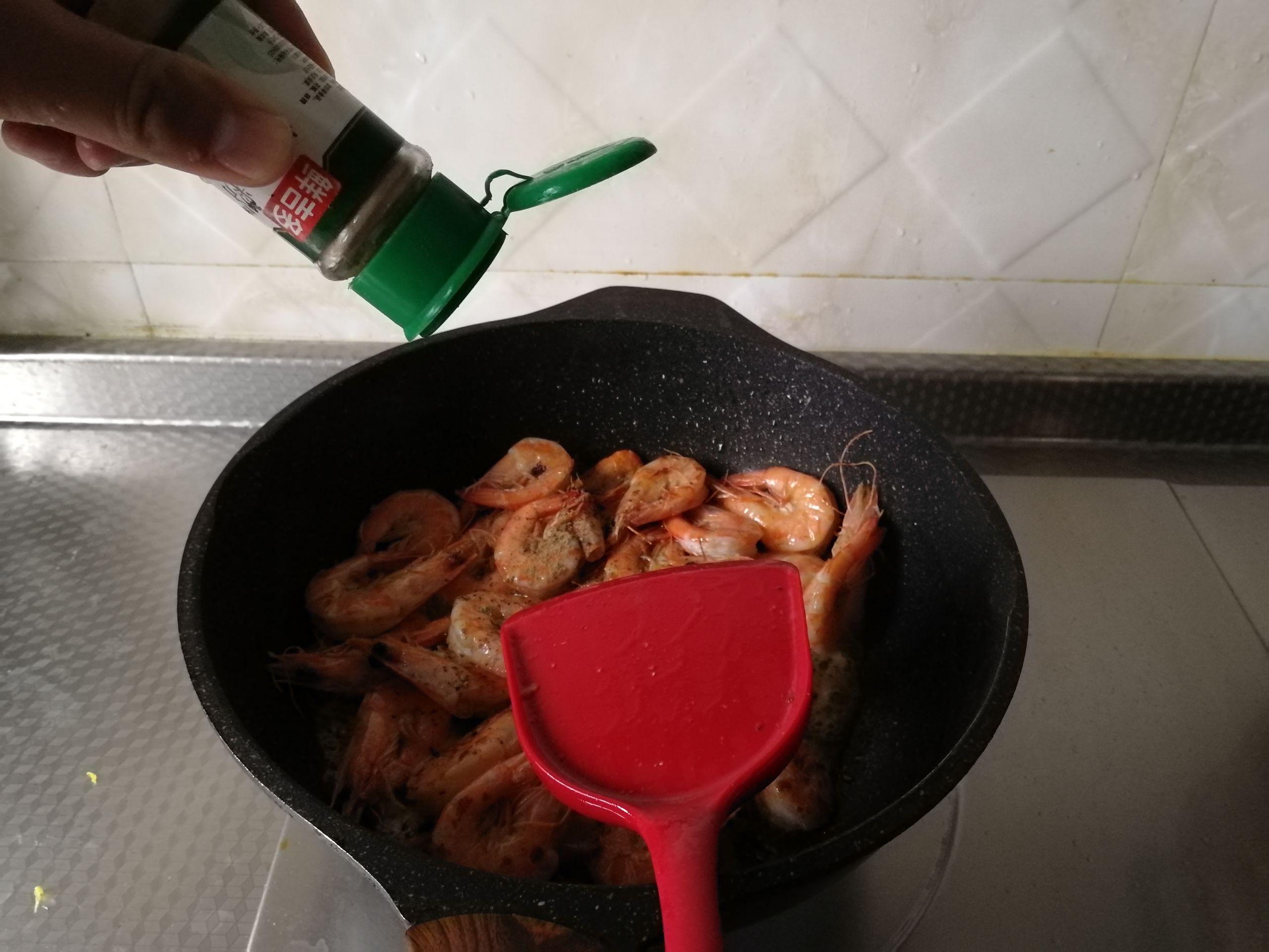 椒鹽油爆蝦的做法-咸鮮味炸菜譜