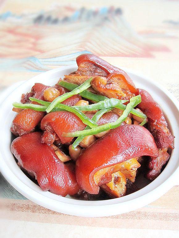 花生紅燒豬蹄的做法-家常味燒菜譜