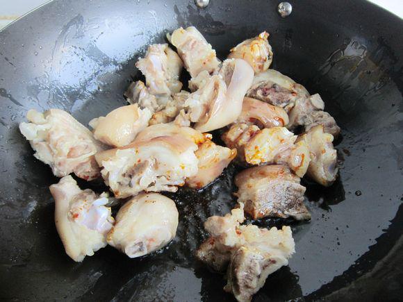 花生紅燒豬蹄的做法-家常味燒菜譜