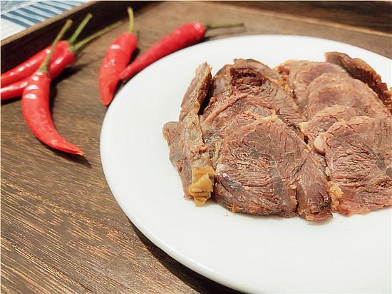 香辣鹵牛肉的做法-香辣味鹵菜譜