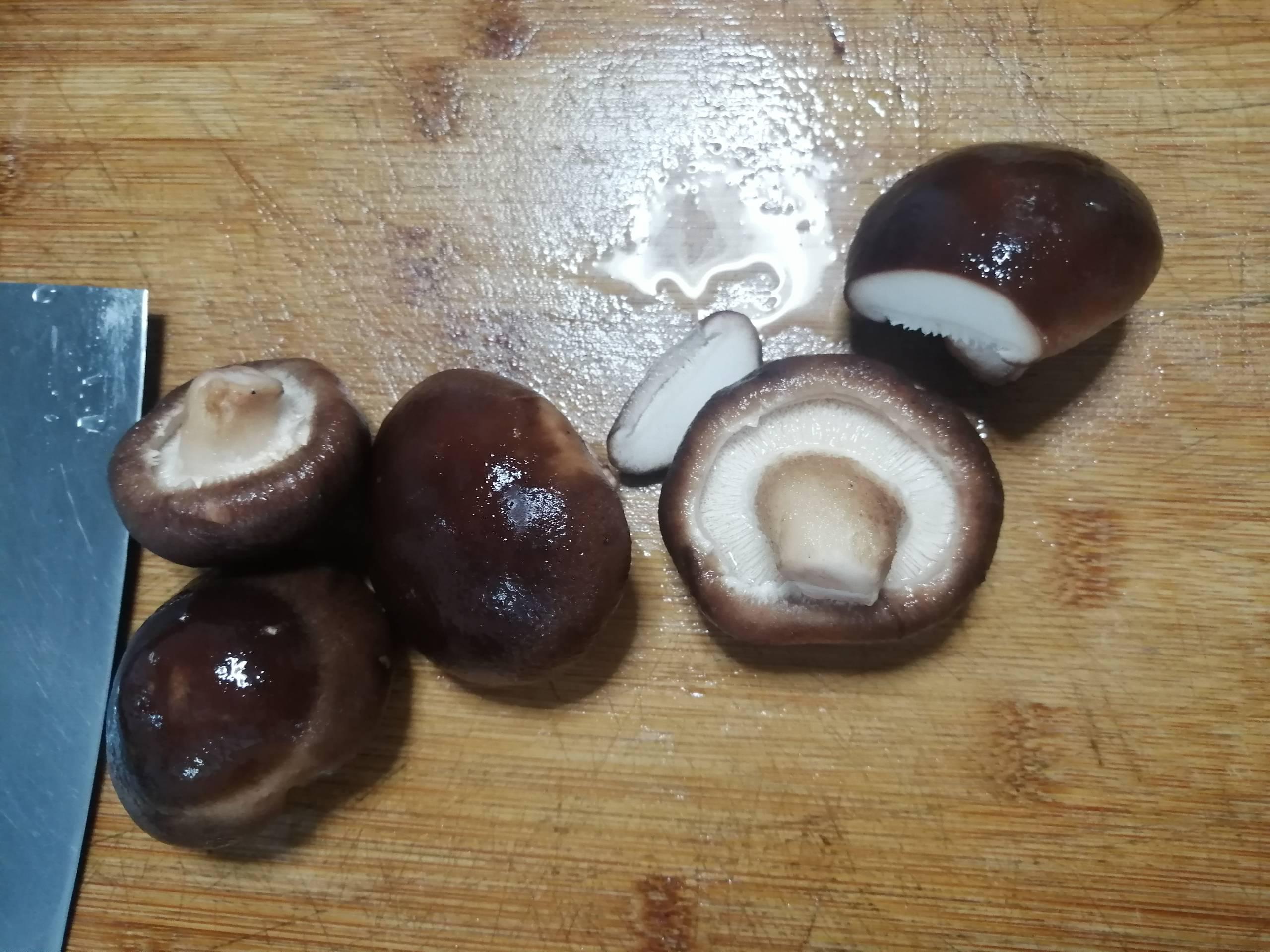 臘肉香菇青菜的做法-家常味炒菜譜-易網健康養生網 臘肉香菇青菜的做法-家常味炒菜譜